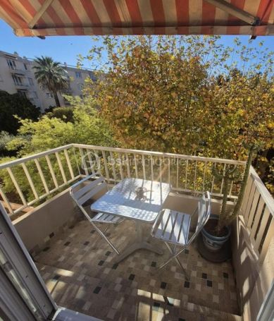 A louer APPARTEMENT T3 68 M2 BORD DE MER HYERES