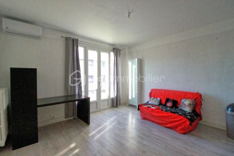 A louer APPARTEMENT T2 40 M2 BORD DE MER CAGNES SUR MER