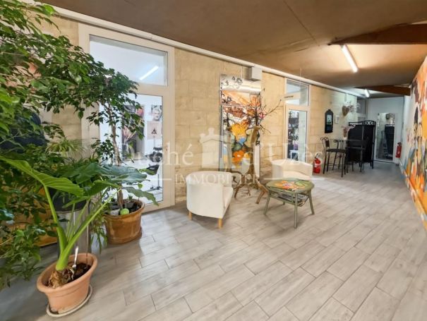 A louer APPARTEMENT T4 140 M2 TERRASSE  UZES