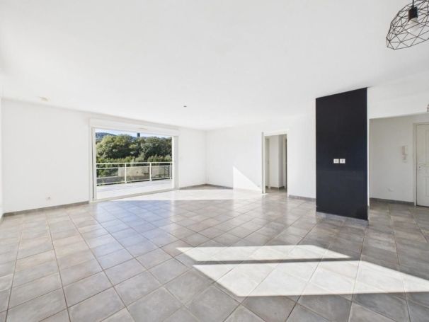 A louer APPARTEMENT T4 111 M2 TERRASSE BORD DE MER AJACCIO