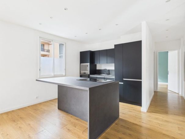 A louer APPARTEMENT T2 50 M2 BORD DE MER AJACCIO