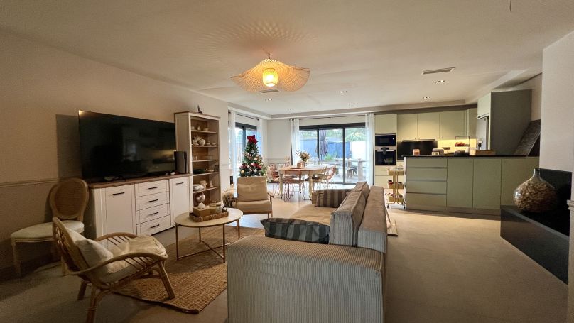 A vendre VILLA 5 PIECES PLAIN PIED PISCINE