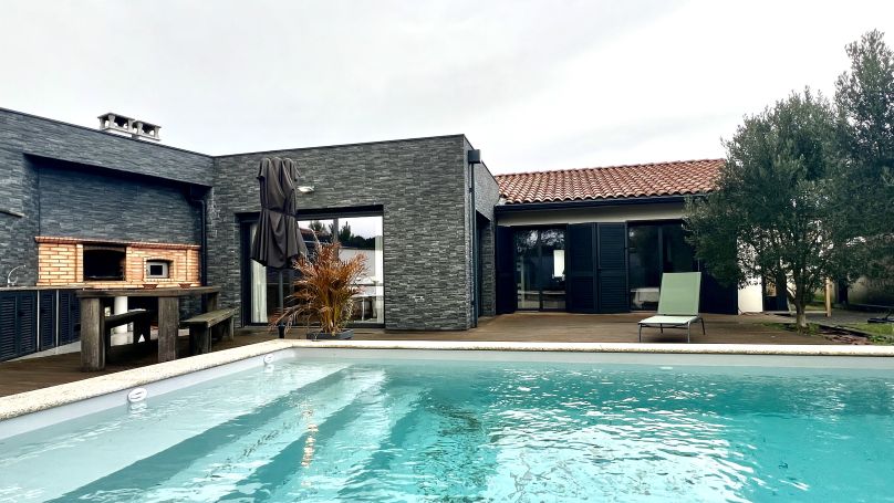 A vendre VILLA 5 PIECES PLAIN PIED PISCINE