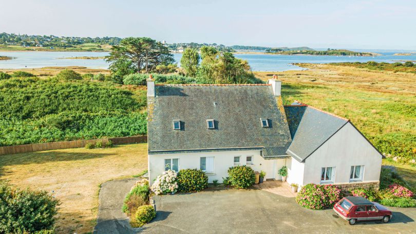 A vendre BELLE Maison 8 PIECES 160 M&sup2;  vue mer sur L'ILE GRANDE PLEUMEUR BODOU