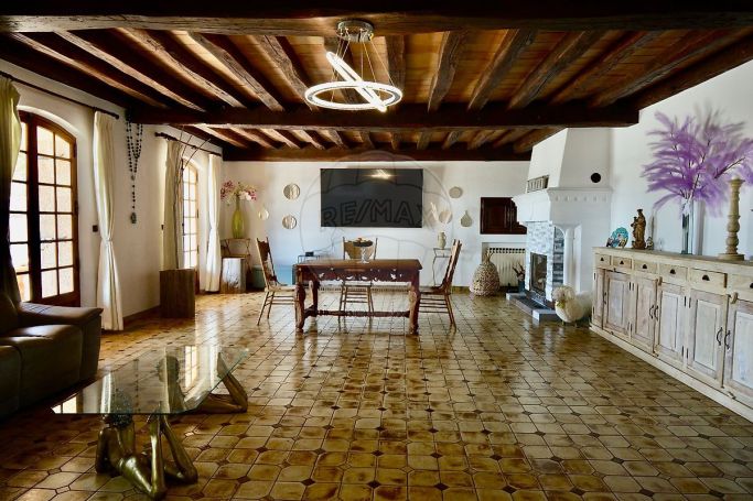 A louer MAISON  6 PIECES 250 M2  LE MUY