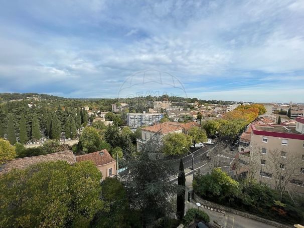 A louer APPARTEMENT T3 87 M2 TERRASSE  NIMES