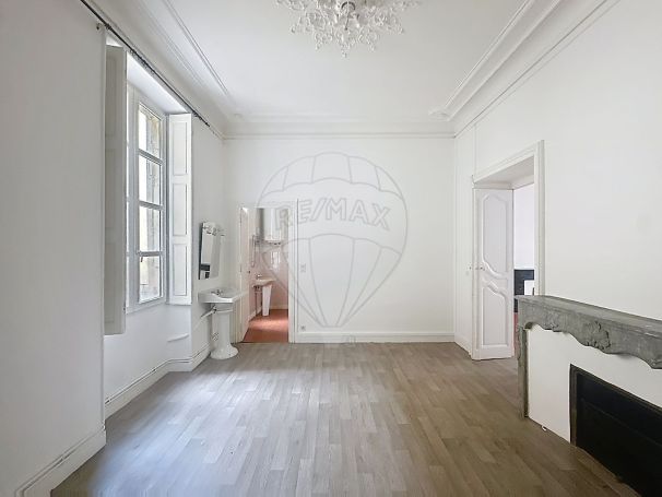 A louer APPARTEMENT T5 141 M2 TERRASSE  NIMES