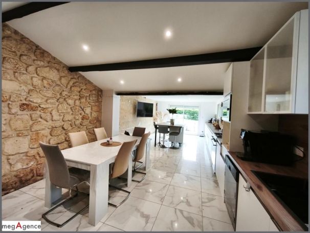 A louer LONGèRE  8 PIECES 243 M2  CEZAC