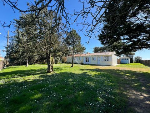 A vendre MAISON  5 PIECES 124 M2 BORD DE MER LONGEVILLE SUR MER