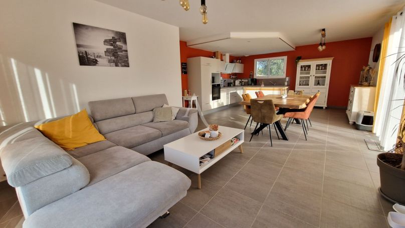 A vendre MAISON  6 PIECES 108 M2 BORD DE MER TALMONT SAINT HILAIRE