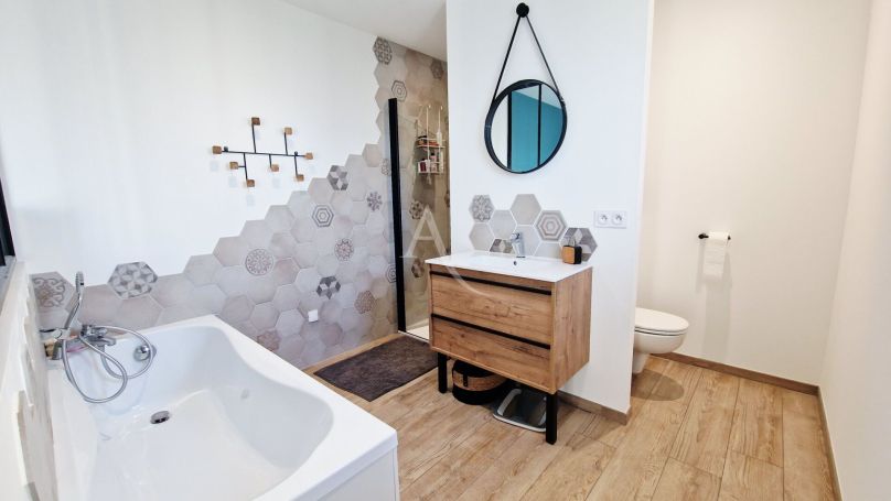 A vendre MAISON  6 PIECES 108 M2 BORD DE MER TALMONT SAINT HILAIRE