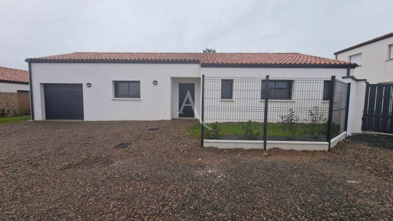 A vendre MAISON  4 PIECES 100 M2 BORD DE MER TALMONT SAINT HILAIRE