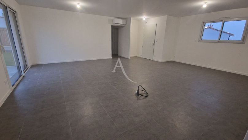 A vendre MAISON  4 PIECES 100 M2 BORD DE MER TALMONT SAINT HILAIRE