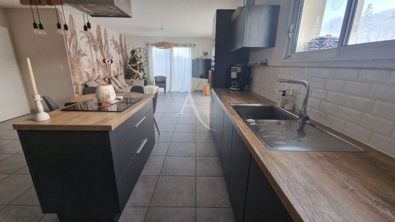 A vendre MAISON  5 PIECES 94 M2 BORD DE MER TALMONT SAINT HILAIRE