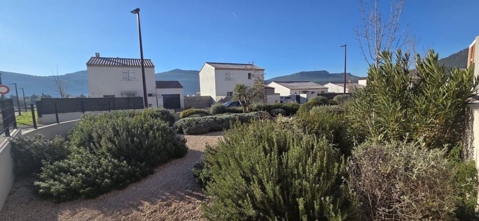 A louer APPARTEMENT DE PRESTIGE T4 79 M2 TERRASSE  CUGES LES PINS