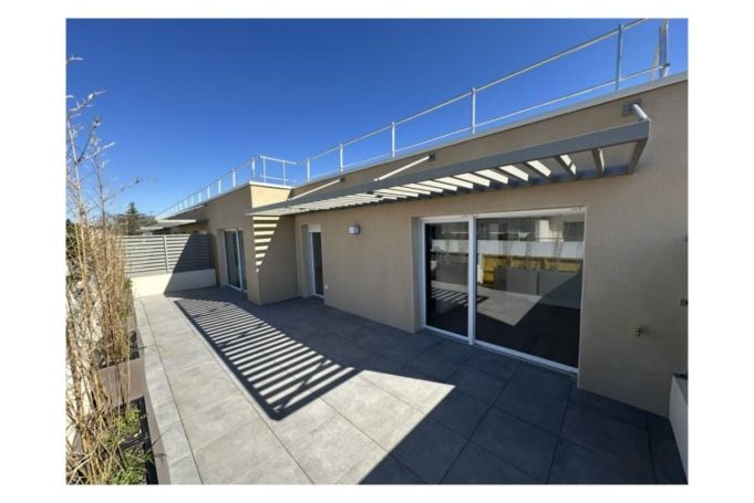 A louer APPARTEMENT T4 95 M2 TERRASSE  NIMES