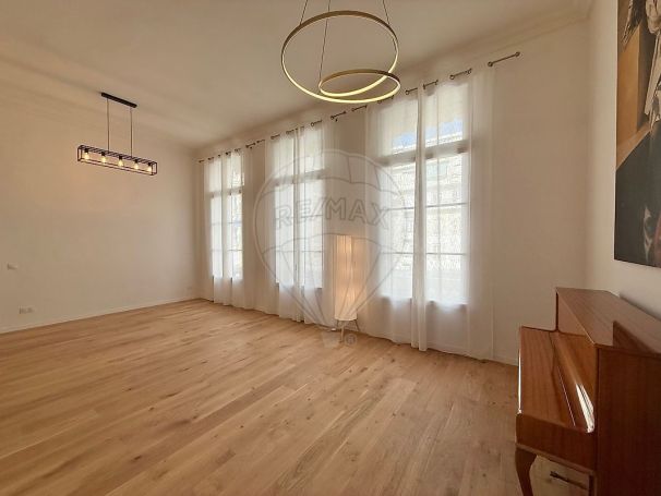 A louer APPARTEMENT DE PRESTIGE T4 100 M2 BORD DE MER NICE