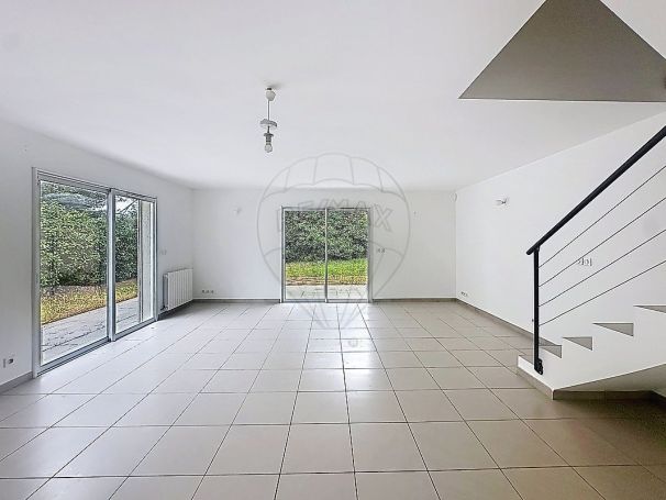 A louer MAISON  4 PIECES 97 M2  NIMES