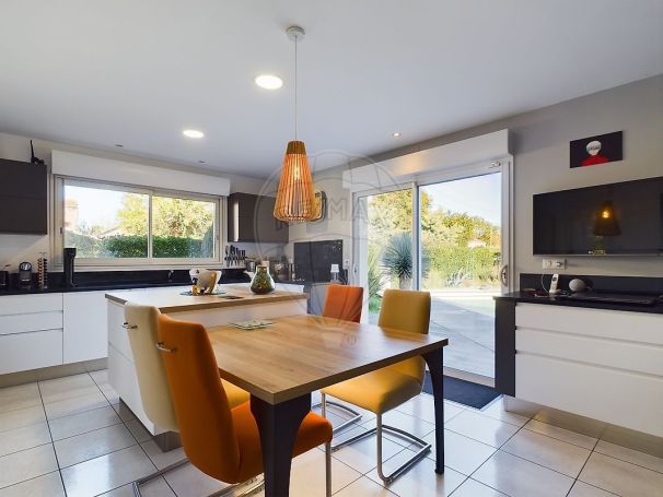 A louer MAISON  7 PIECES 184 M2 BORD DE MER LA TREMBLADE