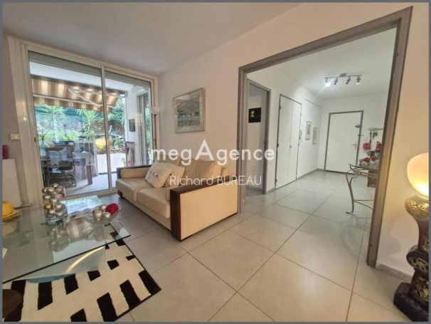 A louer APPARTEMENT T4 89 M2 TERRASSE BORD DE MER TOULON