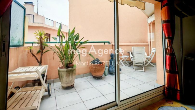 A louer APPARTEMENT T4 131 M2 TERRASSE BORD DE MER SAINT RAPHAEL