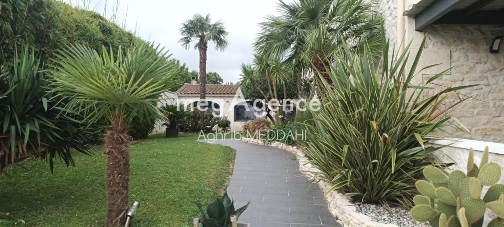 A louer MAISON  DE MAîTRE BORD DE MER SAUJON