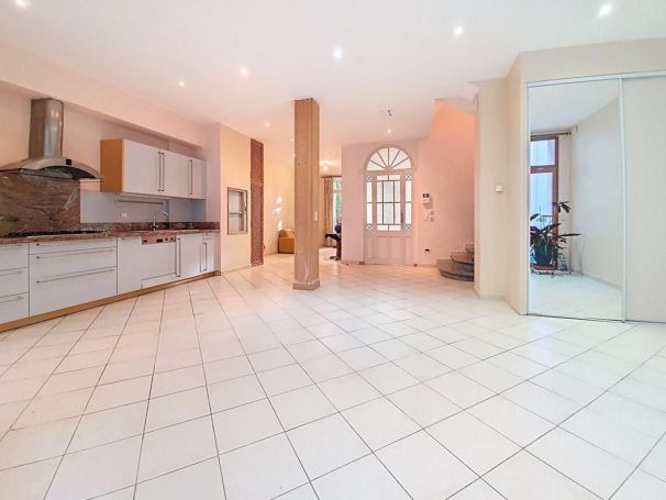 MAISON  6 PIECES 193 M2  PERPIGNAN