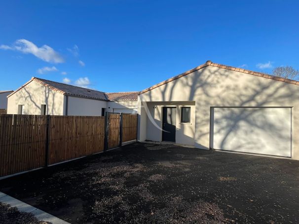 A vendre MAISON  4 PIECES 110 M2  SAINT HILAIRE LA FORET