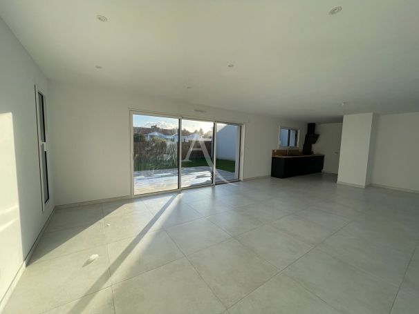 A vendre MAISON  4 PIECES 111 M2  SAINT HILAIRE LA FORET