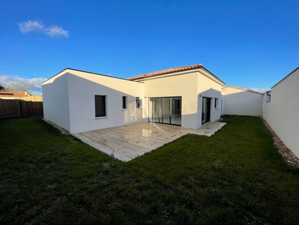 A vendre MAISON  4 PIECES 116 M2  SAINT HILAIRE LA FORET