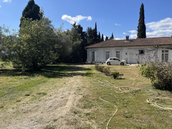 A louer MAISON  5 PIECES 258 M2  NIMES