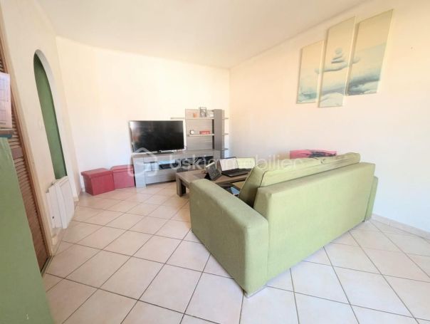 A louer STUDIO  27 M2 BORD DE MER VALLAURIS