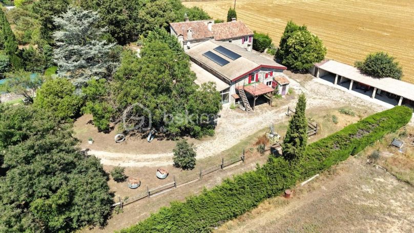 A vendre LOFT  167 M2 TERRASSE  FAYENCE