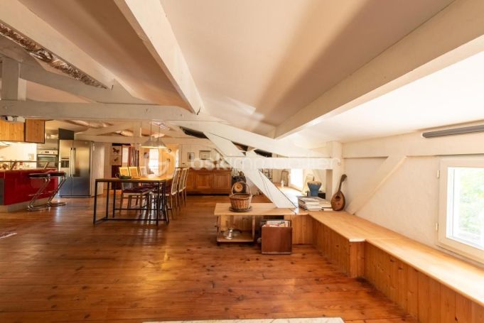 A vendre LOFT  167 M2 TERRASSE  FAYENCE