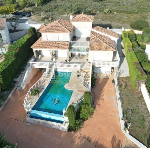 A louer APPARTEMENT T5 250 M2 TERRASSE BORD DE MER BOUZIGUES