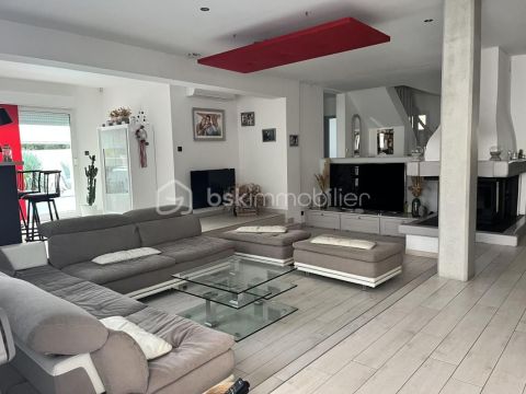 A louer MAISON  6 PIECES 210 M2 BORD DE MER SOULAC SUR MER