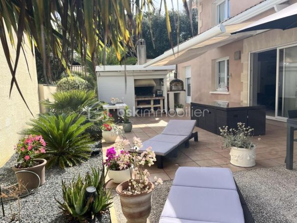A vendre MAISON  6 PIECES 210 M2 BORD DE MER SOULAC SUR MER