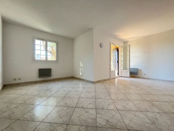 A louer MAISON  CONTEMPORAINE BORD DE MER NICE