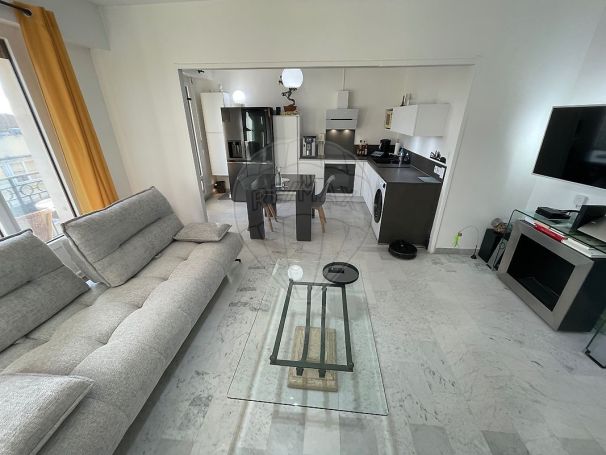 A louer APPARTEMENT T3 58 M2  NIMES