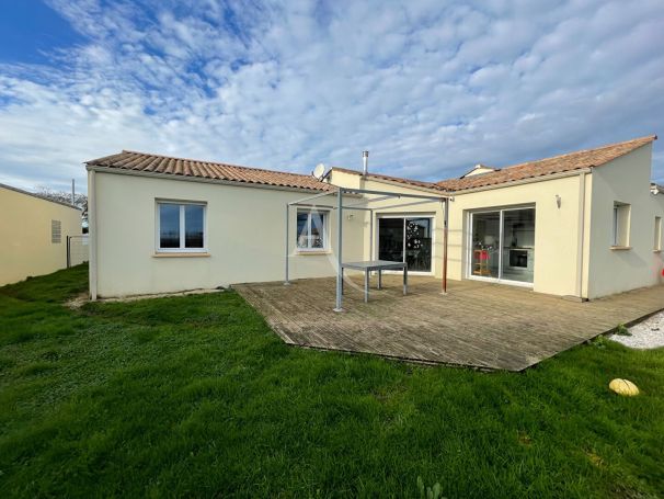 A vendre MAISON 5 PIECES 140 M2 LE BERNARD