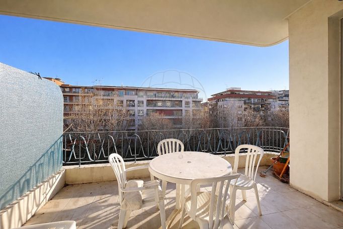 A louer APPARTEMENT DE PRESTIGE T3 89 M2 TERRASSE BORD DE MER NICE