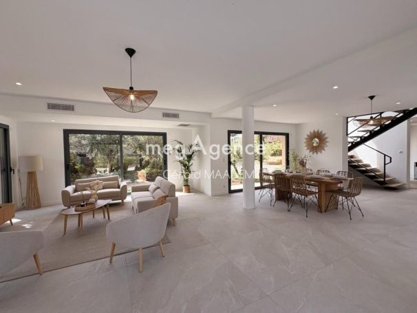 A louer MAISON  7 PIECES 243 M2  LE PLAN DE LA TOUR