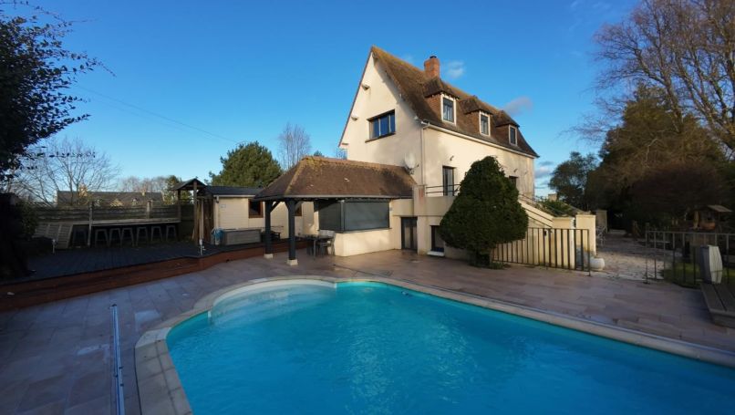 A vendre MAISON RENOVEE AVEC PISCINE PROCHE VEULETTES SUR MER