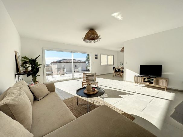 A vendre APPARTEMENT T3 82 M2 TERRASSE BORD DE MER LA CIOTAT