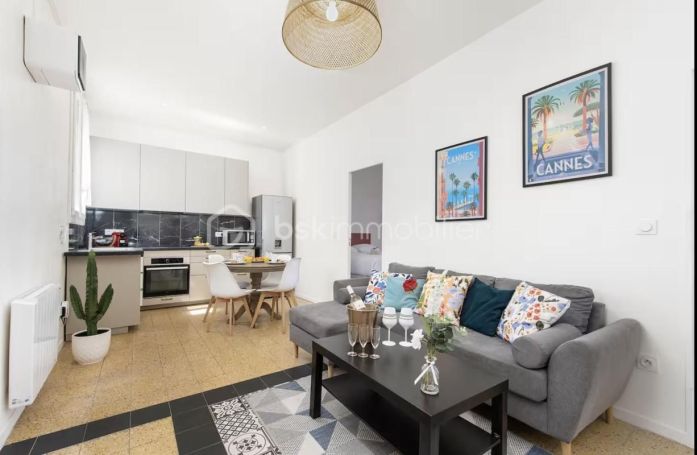A louer APPARTEMENT T5 76 M2 BORD DE MER CANNES