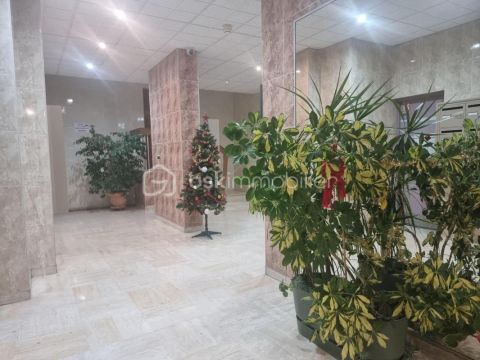 A louer APPARTEMENT T4 92 M2 BORD DE MER TOULON