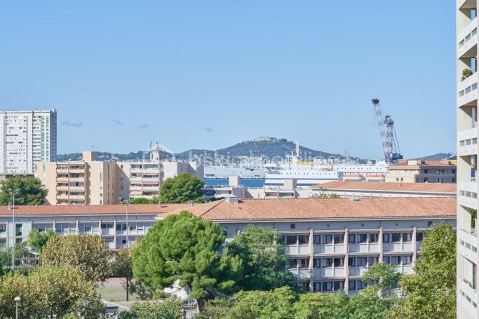 A louer APPARTEMENT T4 92 M2 BORD DE MER TOULON