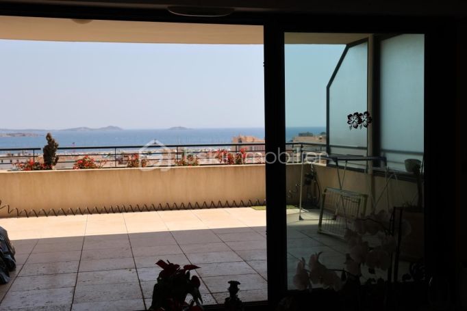A louer PENTHOUSE DE PRESTIGE T5 162 M2 TERRASSE VUE MER BANDOL