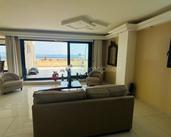 A louer PENTHOUSE DE PRESTIGE T5 162 M2 TERRASSE VUE MER BANDOL