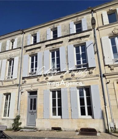 A louer MAISON  DE MAîTRE  SAINT JEAN D ANGELY